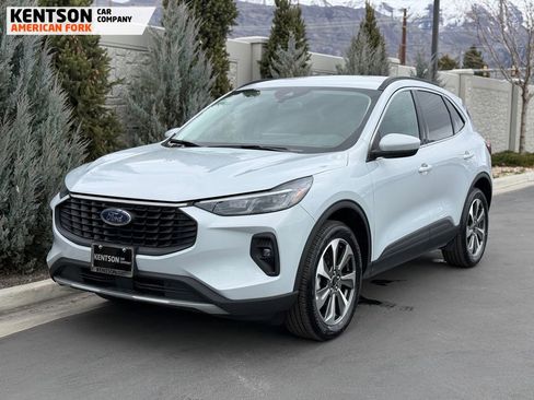 Used 2025 Ford Escape Platinum image 3