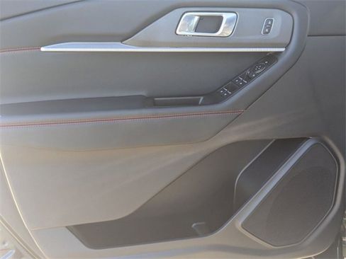 Used 2025 Ford Explorer ST-Line image 13
