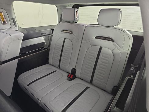 Used 2024 Rivian R1S Adventure image 22