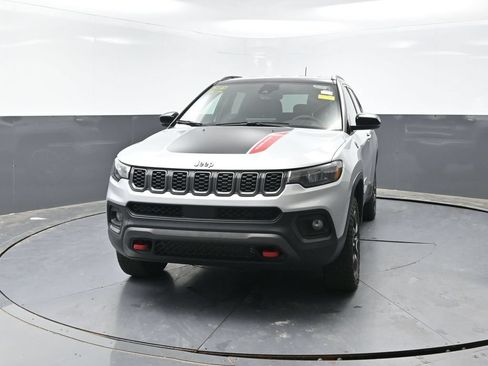 Used 2025 Jeep Compass Trailhawk AWD/4WD image 7