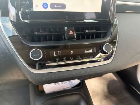 Used 2025 Toyota Corolla LE FWD image 9