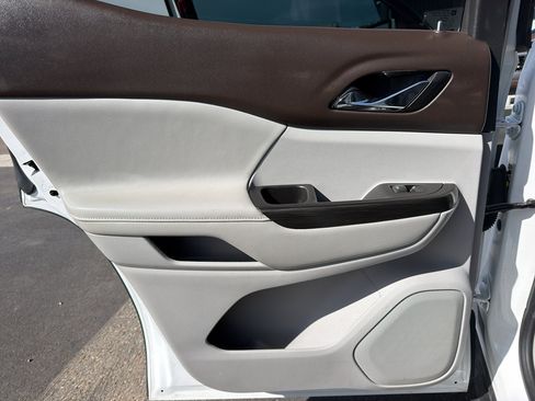 Used 2020 GMC Acadia SLT image 14