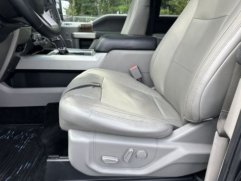Used 2015 Ford F150 Lariat RWD image 11