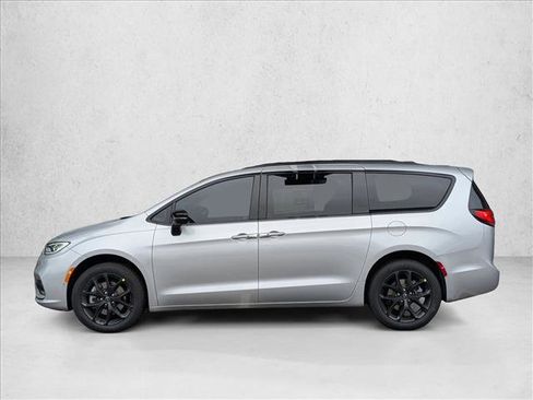 New 2026 Chrysler Pacifica Limited w/ S Appearance Package AWD/4WD image 9