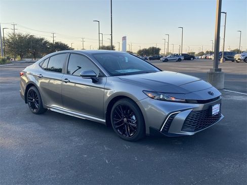 New 2026 Toyota Camry Hybrid image 3