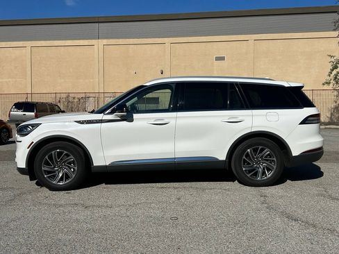 Used 2023 Lincoln Aviator 2WD image 2