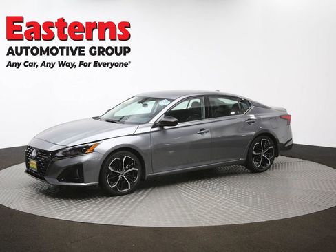 Used 2023 Nissan Altima 2.5 SR FWD image 56