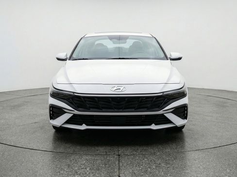 Used 2025 Hyundai Elantra SEL image 2