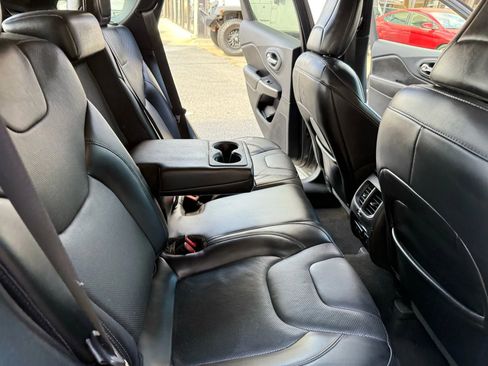 Used 2020 Jeep Cherokee Limited image 22