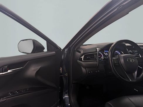 Used 2020 Toyota Camry SE image 9