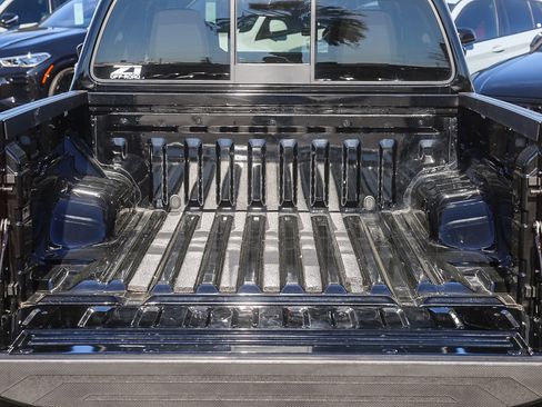 Used 2022 Nissan Frontier SV w/ Technology Package image 27