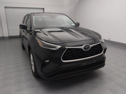 Used 2021 Toyota Highlander LE image 14