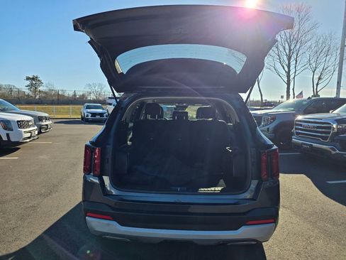 Used 2024 Kia Sorento S image 31