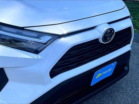 Used 2025 Toyota RAV4 XLE AWD/4WD image 32