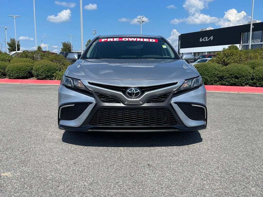 Used 2023 Toyota Camry SE FWD image 2