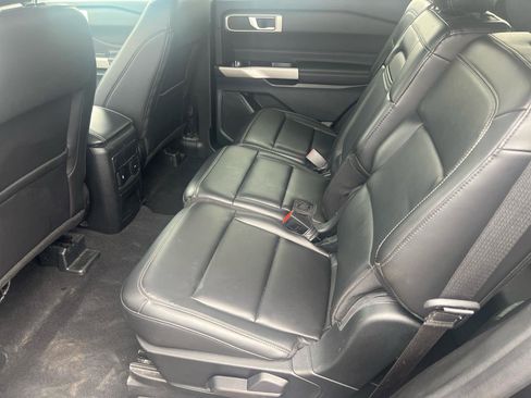 Used 2024 Ford Explorer XLT w/ Equipment Group 202A RWD image 13