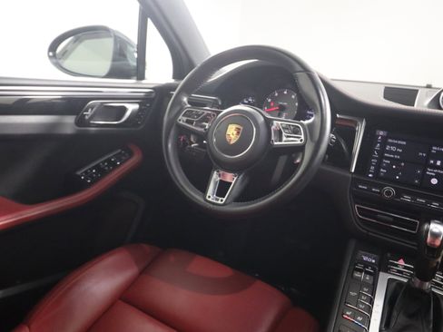 Certified 2019 Porsche Macan S AWD/4WD image 12