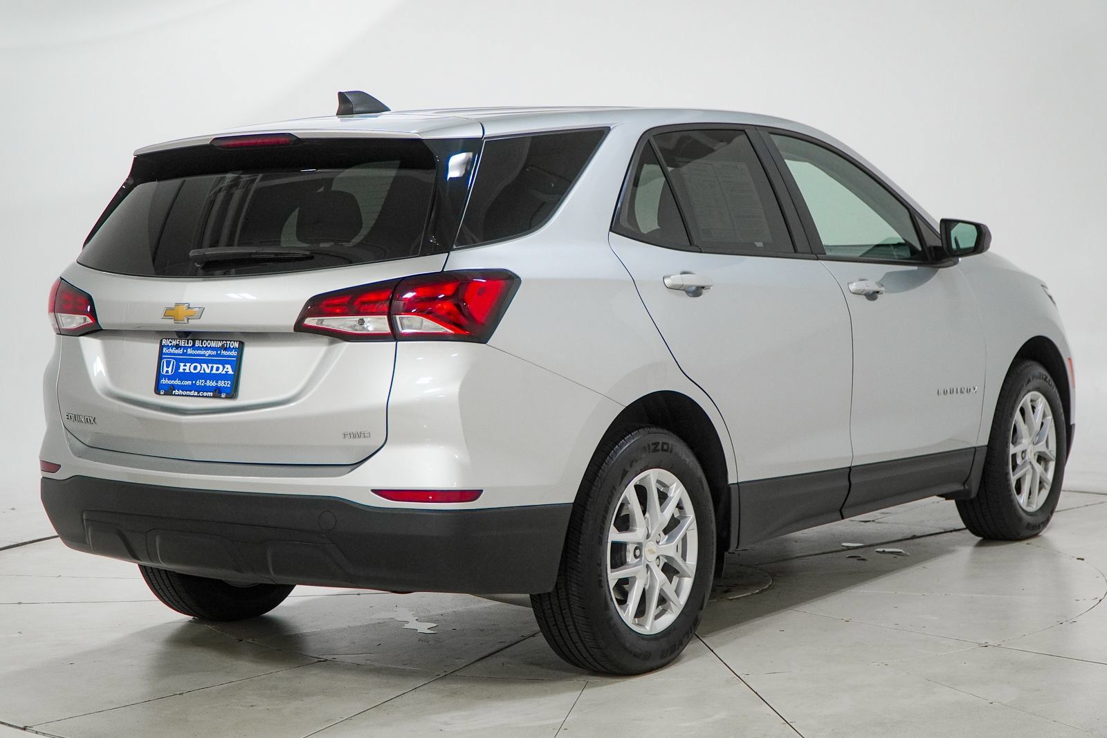 Used 2022 Chevrolet Equinox LS w/ LS Convenience Package AWD/4WD image 9