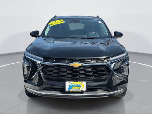 Used 2024 Chevrolet Trax LT w/ Driver Confidence Package image 2