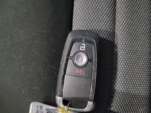 Used 2018 Ford Edge SE AWD/4WD image 32