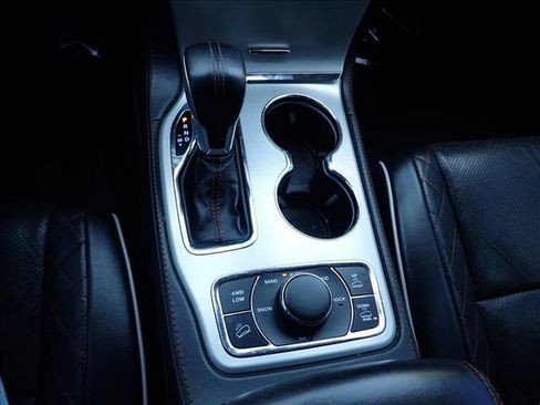 Used 2019 Jeep Grand Cherokee Summit AWD/4WD image 24