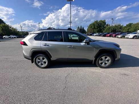 Used 2021 Toyota RAV4 LE AWD/4WD image 2