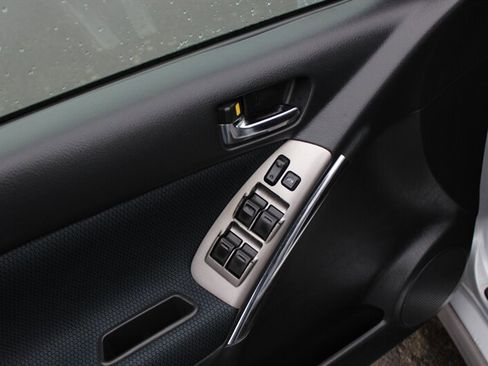 Used 2006 Toyota Matrix XR image 11