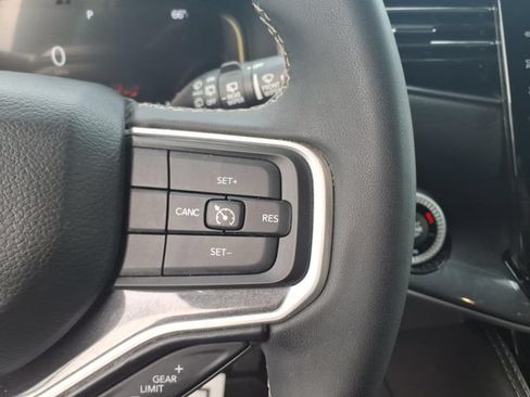 Certified 2023 Jeep Wagoneer 4WD image 29