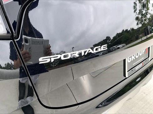 Certified 2025 Kia Sportage SX Prestige AWD/4WD image 30