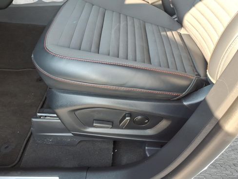 Used 2025 Ford Explorer ST-Line w/ ST-Line Street Pack AWD/4WD image 15
