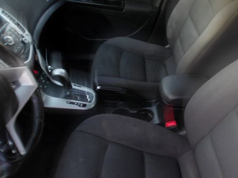 Used 2014 Chevrolet Cruze LT image 15
