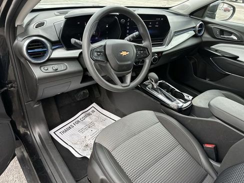 Used 2025 Chevrolet Trax LT image 10