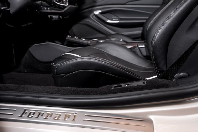Used 2021 Ferrari F8 Tributo RWD image 26