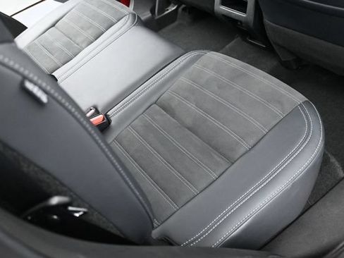 Used 2025 Mitsubishi Outlander SE FWD image 32