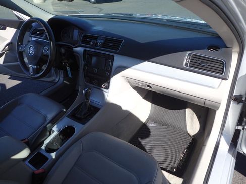 Used 2013 Volkswagen Passat TDI SE FWD image 12
