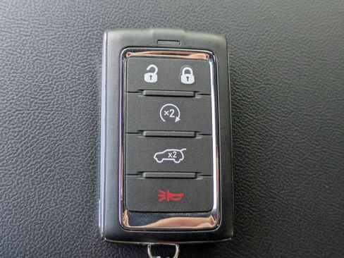 Used 2025 Jeep Grand Cherokee L Limited w/ Black Appearance Package AWD/4WD image 35