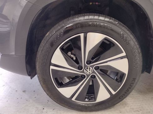 Certified 2025 Volkswagen Taos SE AWD/4WD image 6