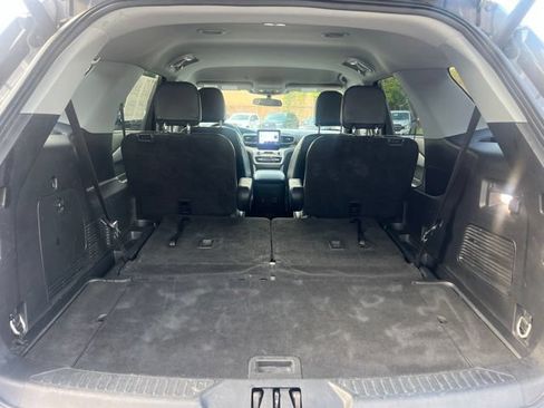 Used 2023 Ford Explorer XLT w/ Equipment Group 202A AWD/4WD image 15