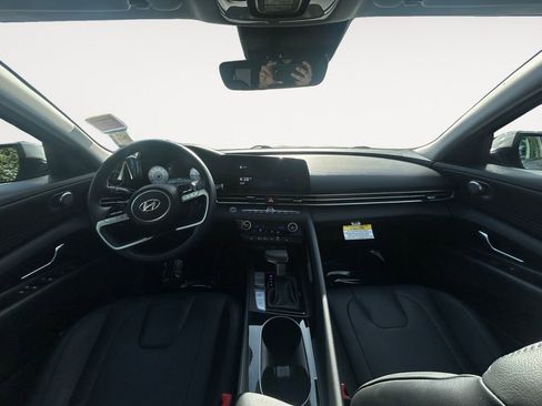 Used 2021 Hyundai Elantra Limited FWD image 14