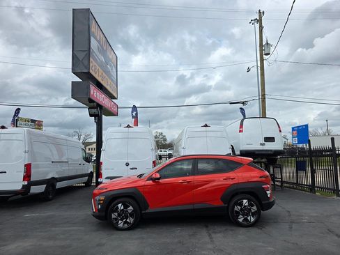 Used 2024 Hyundai Kona SEL image 4