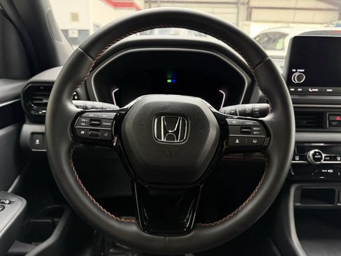 Used 2025 Honda Pilot Sport image 23