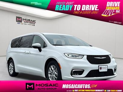 Used 2023 Chrysler Pacifica Touring-L