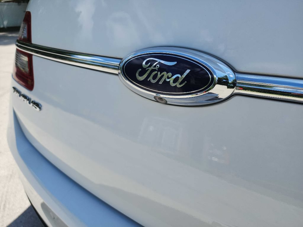 Used 2015 Ford Taurus SEL FWD image 8