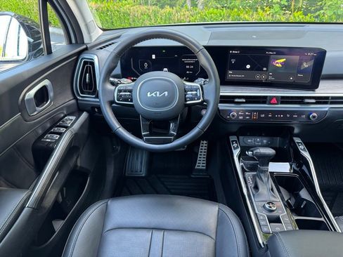 Used 2025 Kia Sorento SX AWD/4WD image 16
