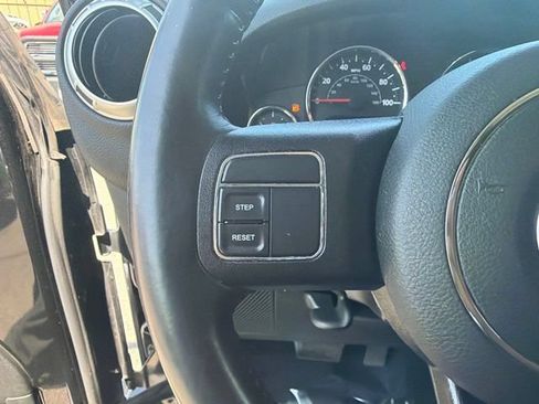 Used 2018 Jeep Wrangler Unlimited Sahara AWD/4WD image 21