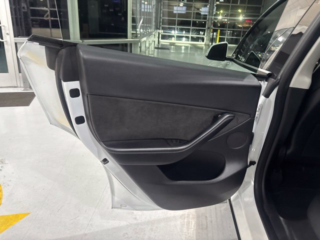 Used 2022 Tesla Model Y Long Range AWD/4WD image 30