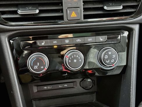 Used 2023 Volkswagen Taos SE w/ Panoramic Sunroof Package AWD/4WD image 18