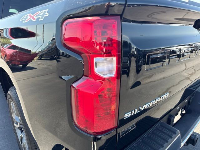 Used 2024 Chevrolet Silverado 1500 LT AWD/4WD image 21