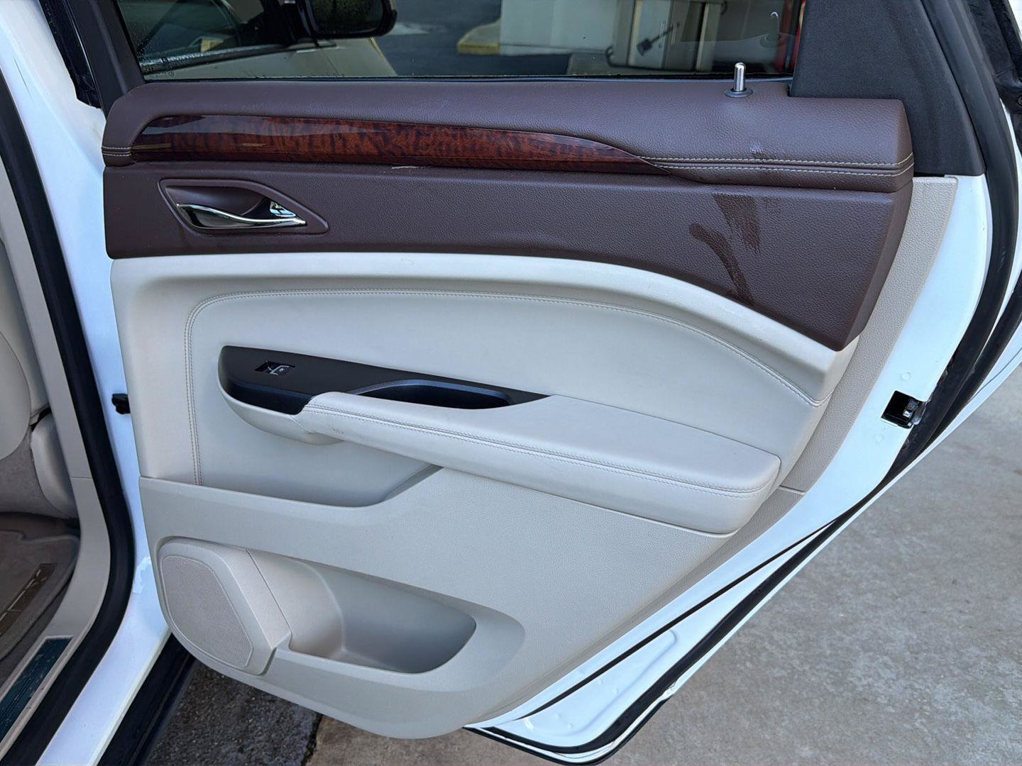 Used 2016 Cadillac SRX Premium w/ Driver Assist Package FWD image 16