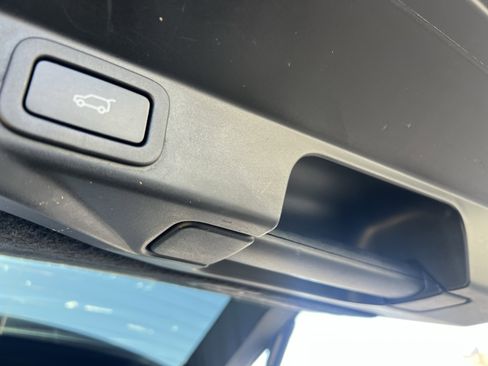 Used 2022 Land Rover Range Rover Sport SVR image 36